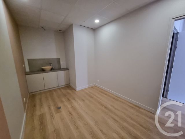 commerce à louer - 54.86 m2 - VILLECRESNES - 94 - ILE-DE-FRANCE - Century 21 Valeurs Conseils