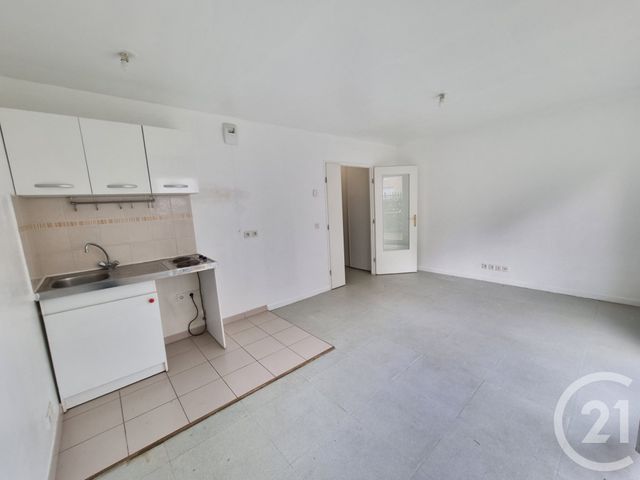 Appartement Studio à louer COMBS LA VILLE