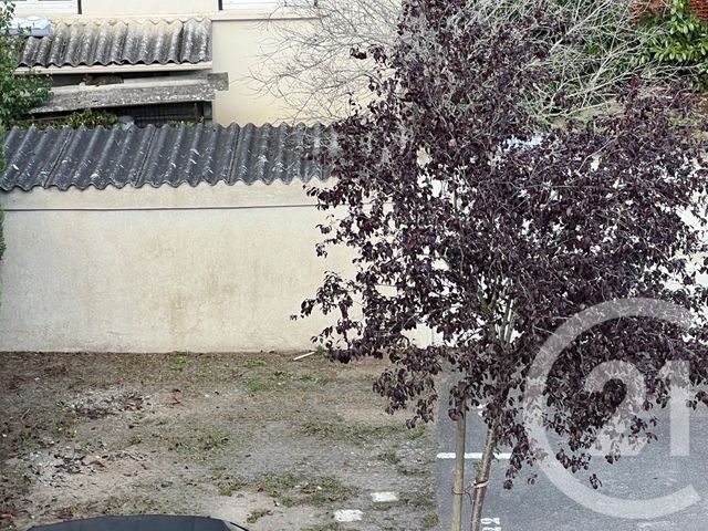 Appartement à louer - 2 pièces - 25.75 m2 - STE GENEVIEVE DES BOIS - 91 - ILE-DE-FRANCE - Century 21 Valeurs Conseils