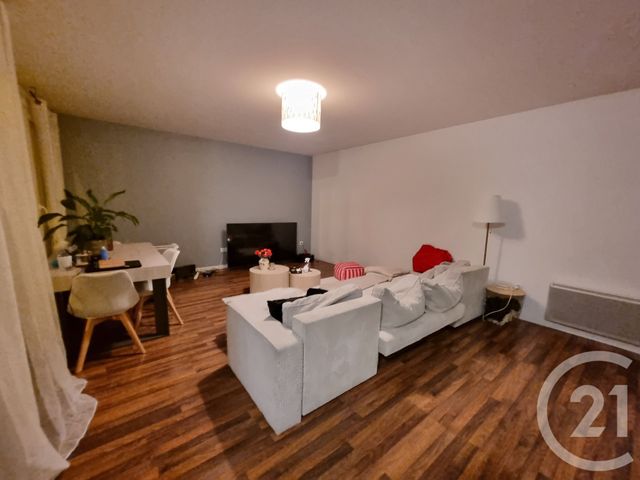 Appartement F2 à louer - 2 pièces - 56.72 m2 - COMBS LA VILLE - 77 - ILE-DE-FRANCE - Century 21 Valeurs Conseils