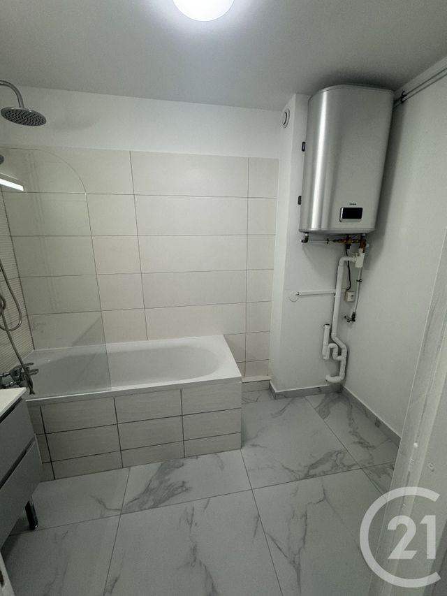 Appartement F3 à louer - 3 pièces - 56.67 m2 - QUINCY SOUS SENART - 91 - ILE-DE-FRANCE - Century 21 Valeurs Conseils
