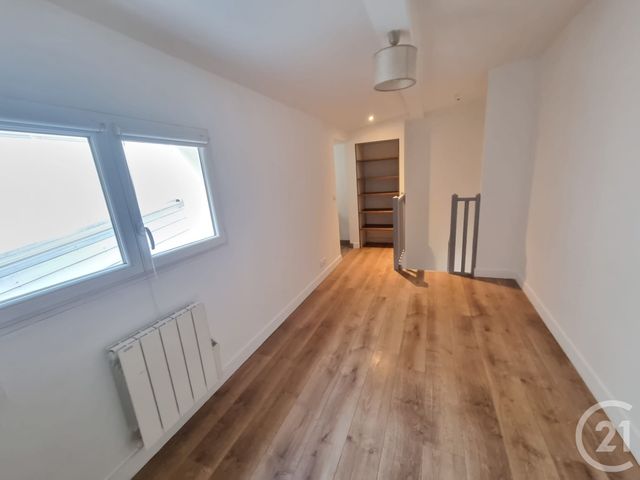 Appartement Duplex à louer - 2 pièces - 40.56 m2 - MANDRES LES ROSES - 94 - ILE-DE-FRANCE - Century 21 Valeurs Conseils