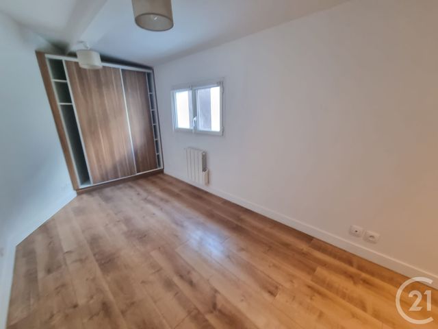 Appartement Duplex à louer - 2 pièces - 40.56 m2 - MANDRES LES ROSES - 94 - ILE-DE-FRANCE - Century 21 Valeurs Conseils