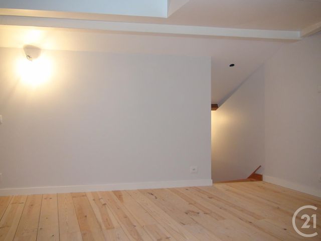 Appartement F1 à louer - 1 pièce - 28.0 m2 - SUCY EN BRIE - 94 - ILE-DE-FRANCE - Century 21 Valeurs Conseils