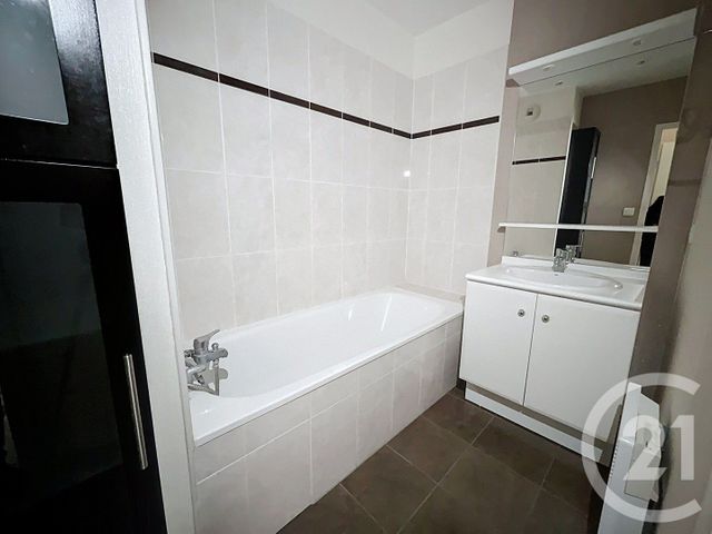 Appartement F3 à louer - 3 pièces - 69.85 m2 - PONTAULT COMBAULT - 77 - ILE-DE-FRANCE - Century 21 Valeurs Conseils