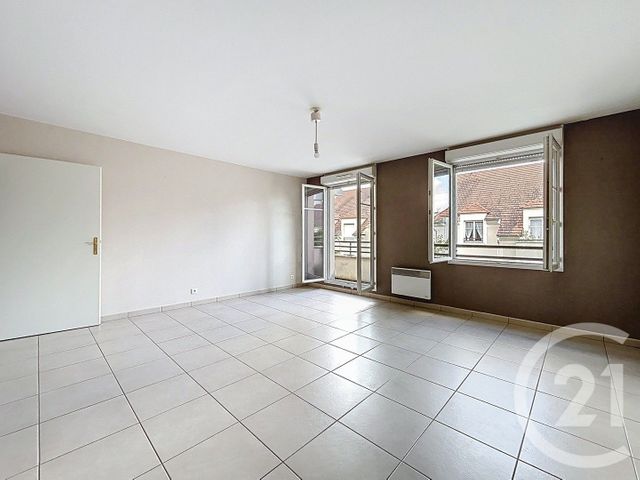Appartement F3 à louer - 3 pièces - 69.85 m2 - PONTAULT COMBAULT - 77 - ILE-DE-FRANCE - Century 21 Valeurs Conseils