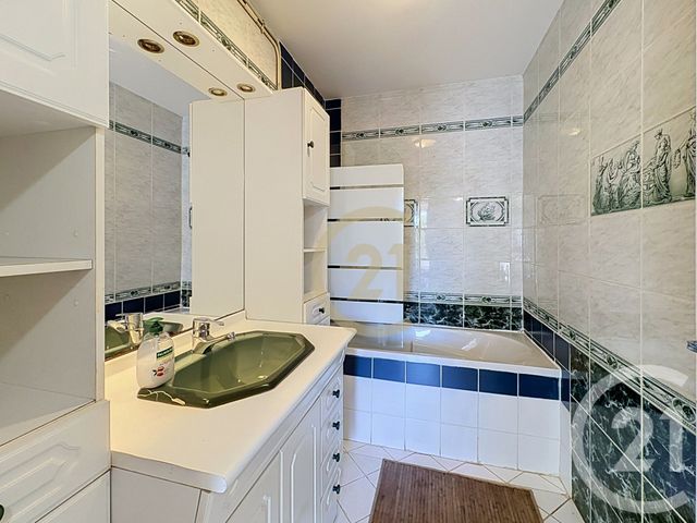 Appartement F4 à vendre - 4 pièces - 90.86 m2 - BOISSY ST LEGER - 94 - ILE-DE-FRANCE - Century 21 Valeurs Conseils
